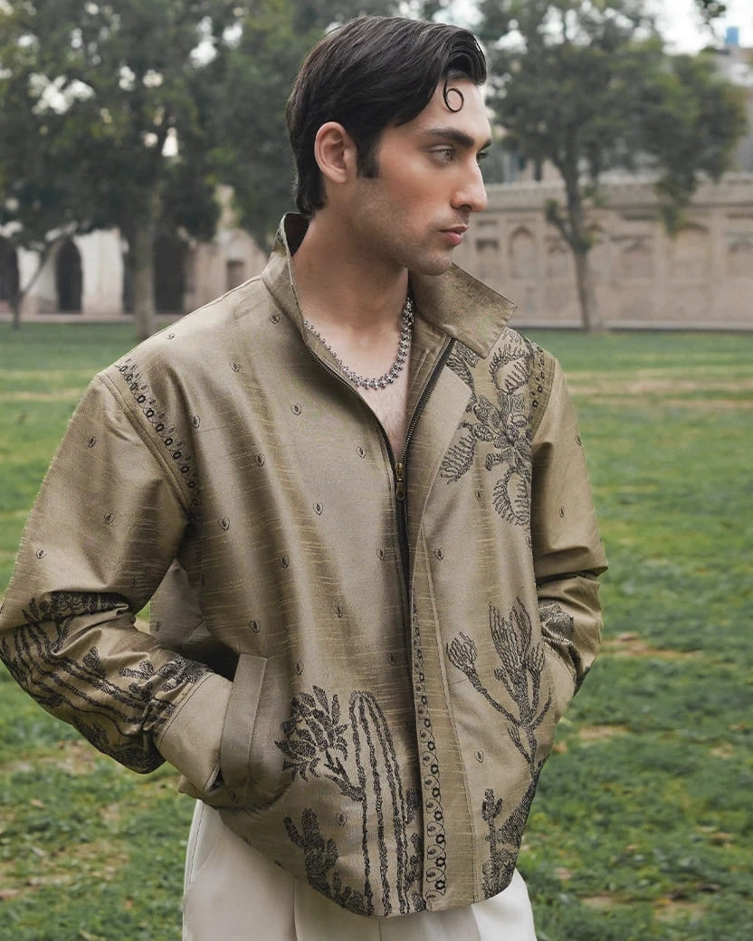 Zaar Embroidered Lightweight Jacket (M)