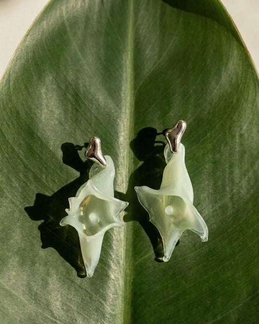 Sofia glass earrings in pistachio